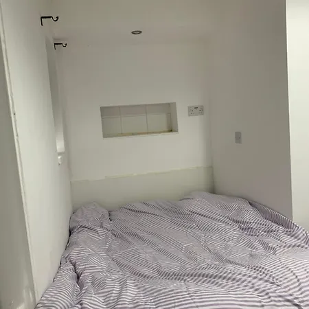 Private Near Uni Centre Self Check-in * Bradford (West Yorkshire)